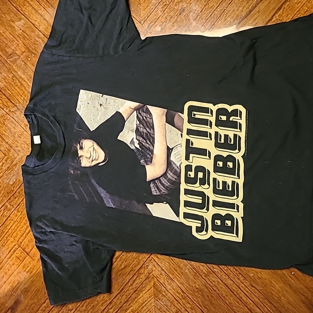 Justin Bieber shirt. Size Large